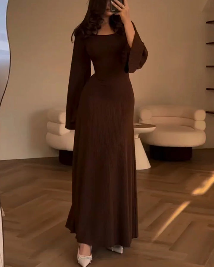 Graceful women's elegant long-sleeve maxi dress, suitable for any chic occasion.
