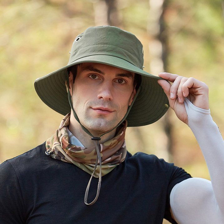 Adjustable outdoor sun hat with UV protection for men & women. Breathable for summer activities.