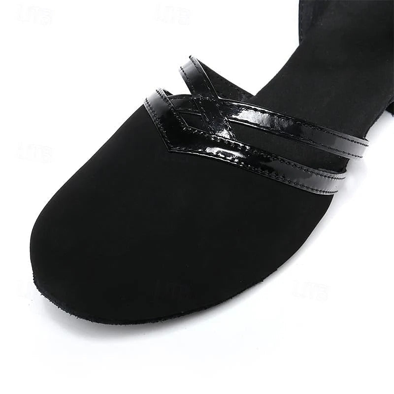 Versatile women's Mary Jane shoes: comfortable low block heel, secure ankle strap, ideal for classic elegant looks.