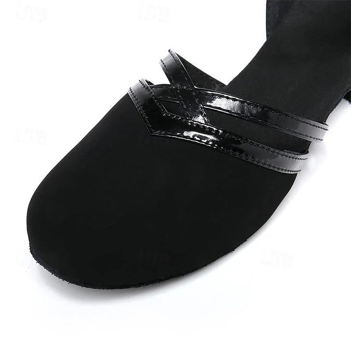 Versatile women's Mary Jane shoes: comfortable low block heel, secure ankle strap, ideal for classic elegant looks.