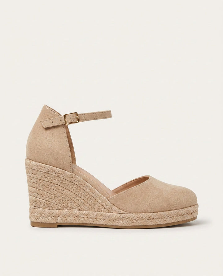 Comfortable women's espadrille wedge sandals, ideal for casual summer outings and versatile wear.