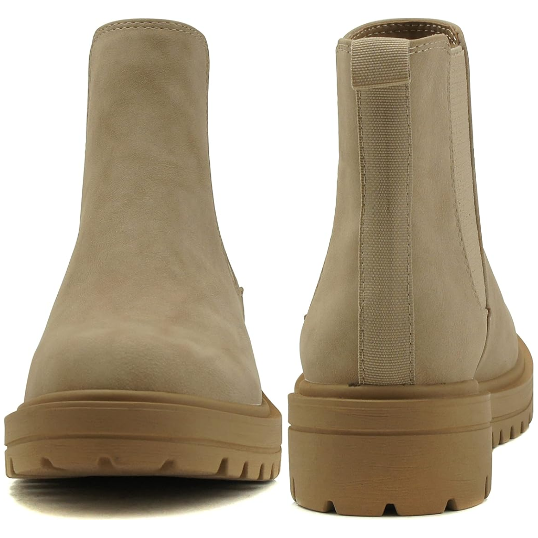 Elastic side panel detail on women's Chelsea ankle boots. Easy to wear, stylish fall & winter footwear.