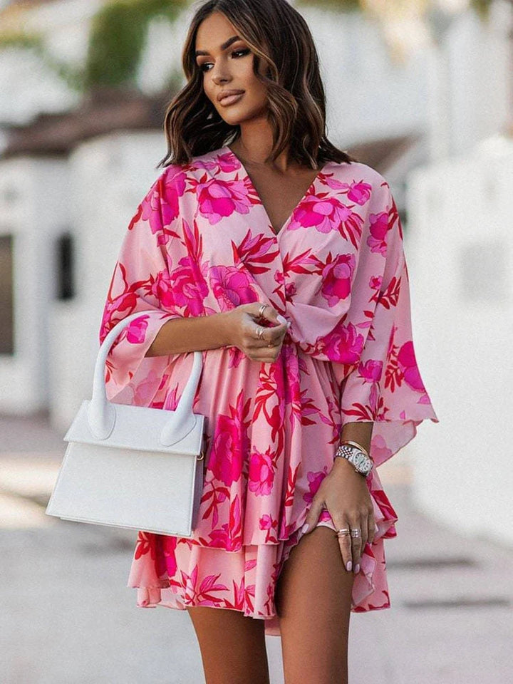 Elegant women's short dress, perfect for parties, featuring a comfortable and stylish fit.