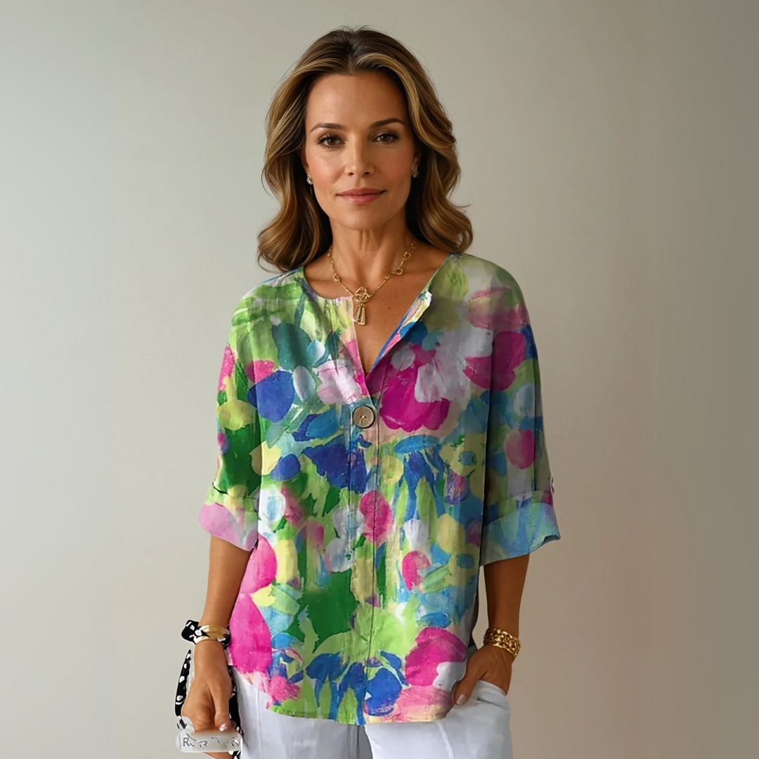 Comfortable and versatile women's floral top, blending chic and feminine style