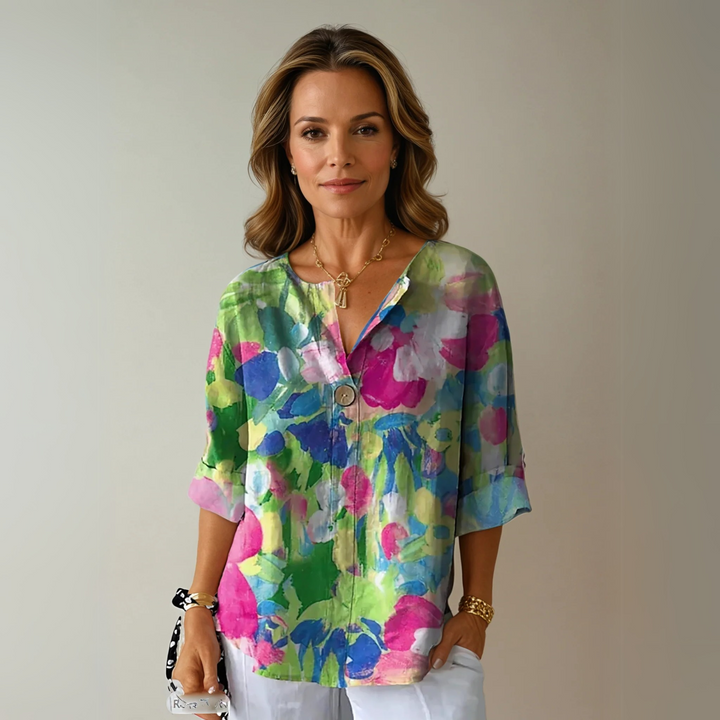 Comfortable and versatile women's floral top, blending chic and feminine style