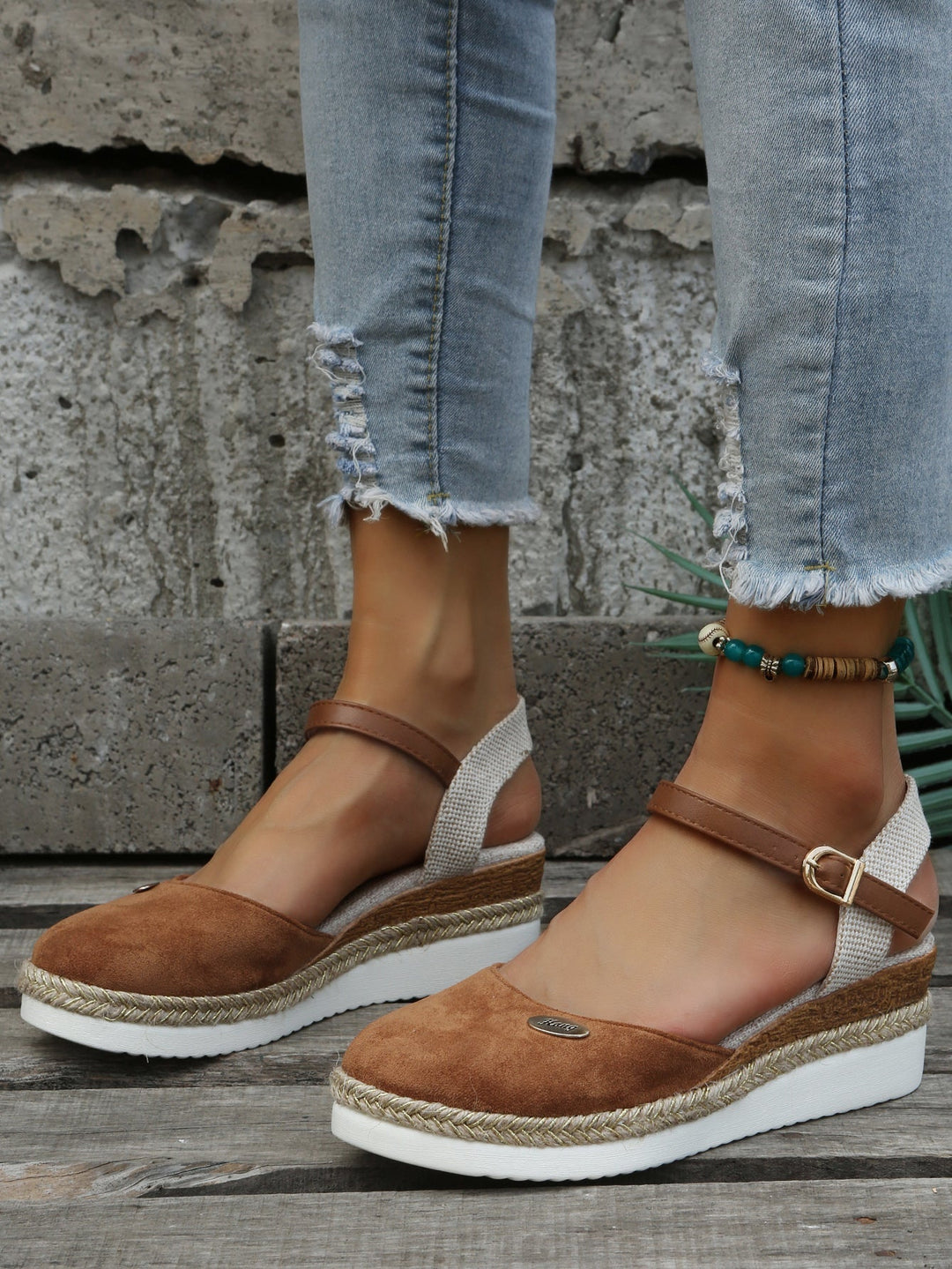Chic women's orthopedic espadrilles with arch support for comfortable summer walking shoes.