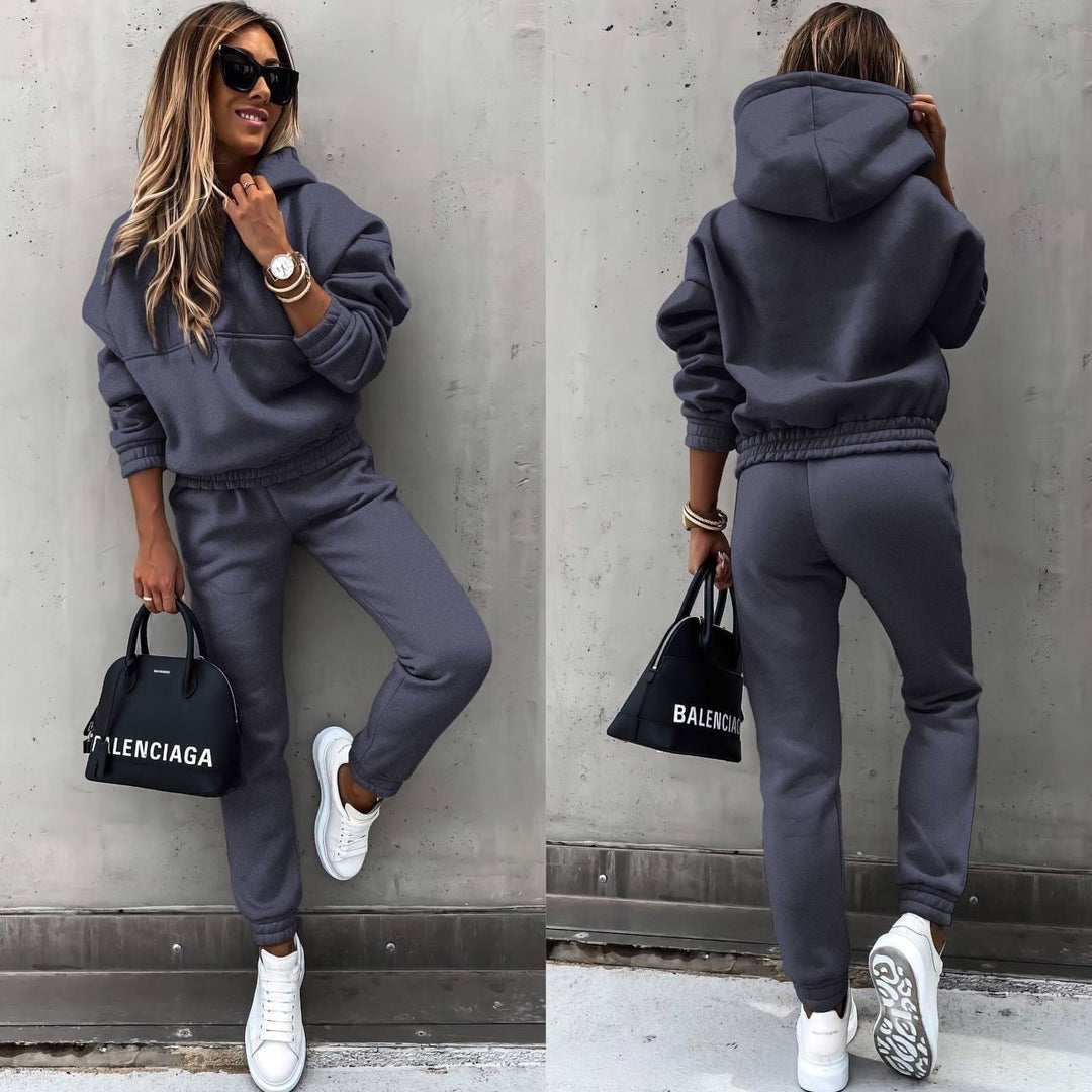 Women's comfortable two-piece tracksuit set. A stylish jogger set for casual wear, lounge, and active lifestyles. Chic design.