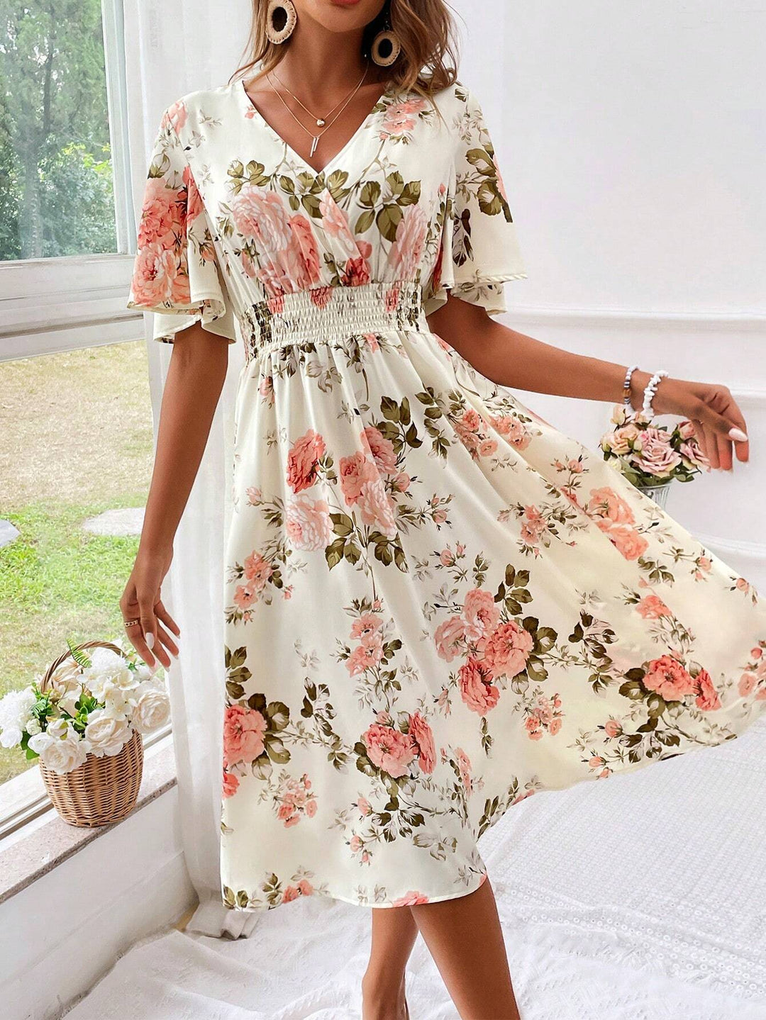 Casual chic women's floral midi dress, V-neck, smocked waist, and A-line skirt for summer comfort.