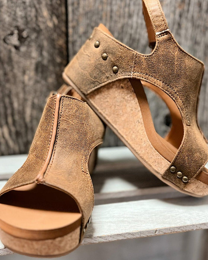 Versatile women's chunky platform wedge sandals, offering stylish comfort for summer everyday wear.