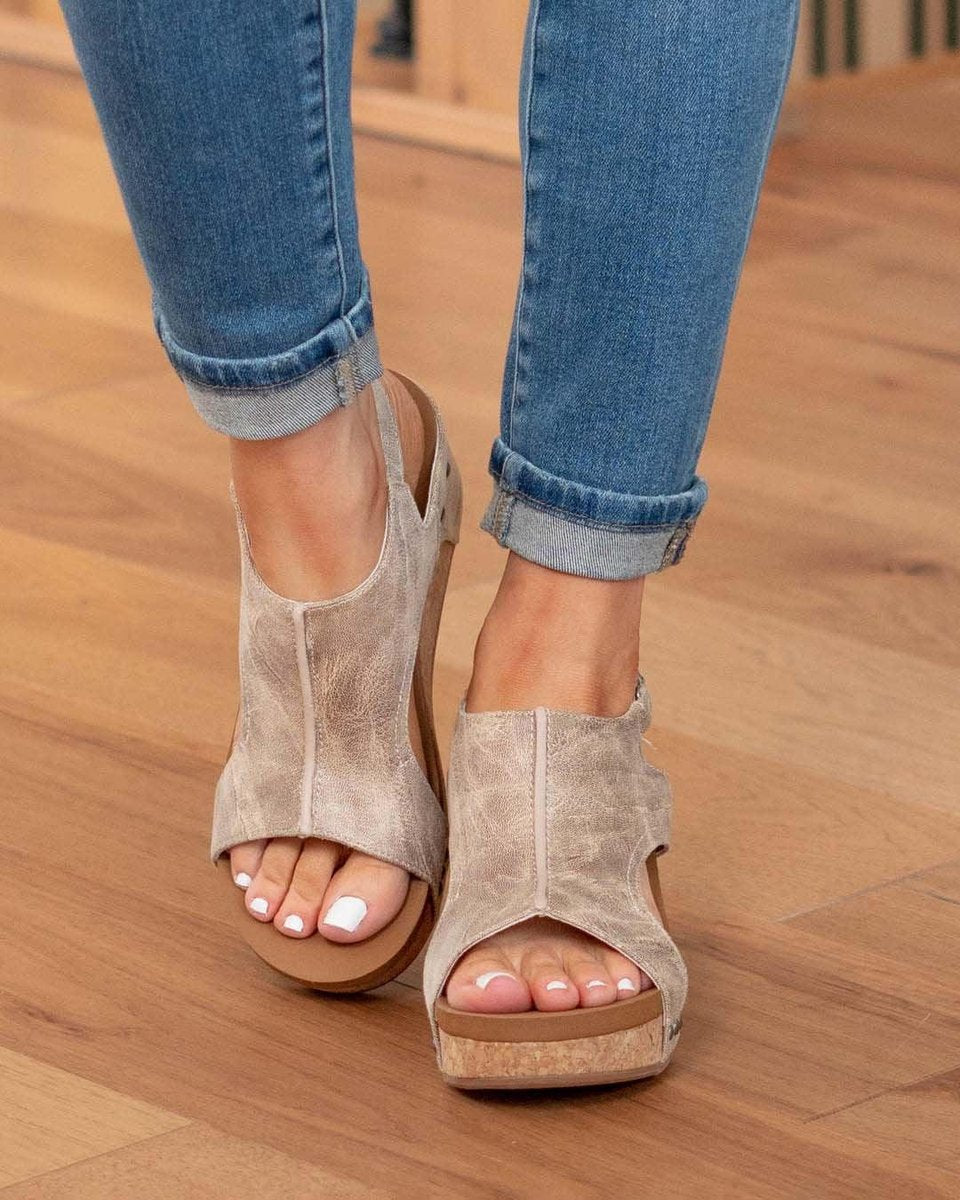 Comfortable women's chunky platform wedge sandals, ideal for everyday casual summer outfits.