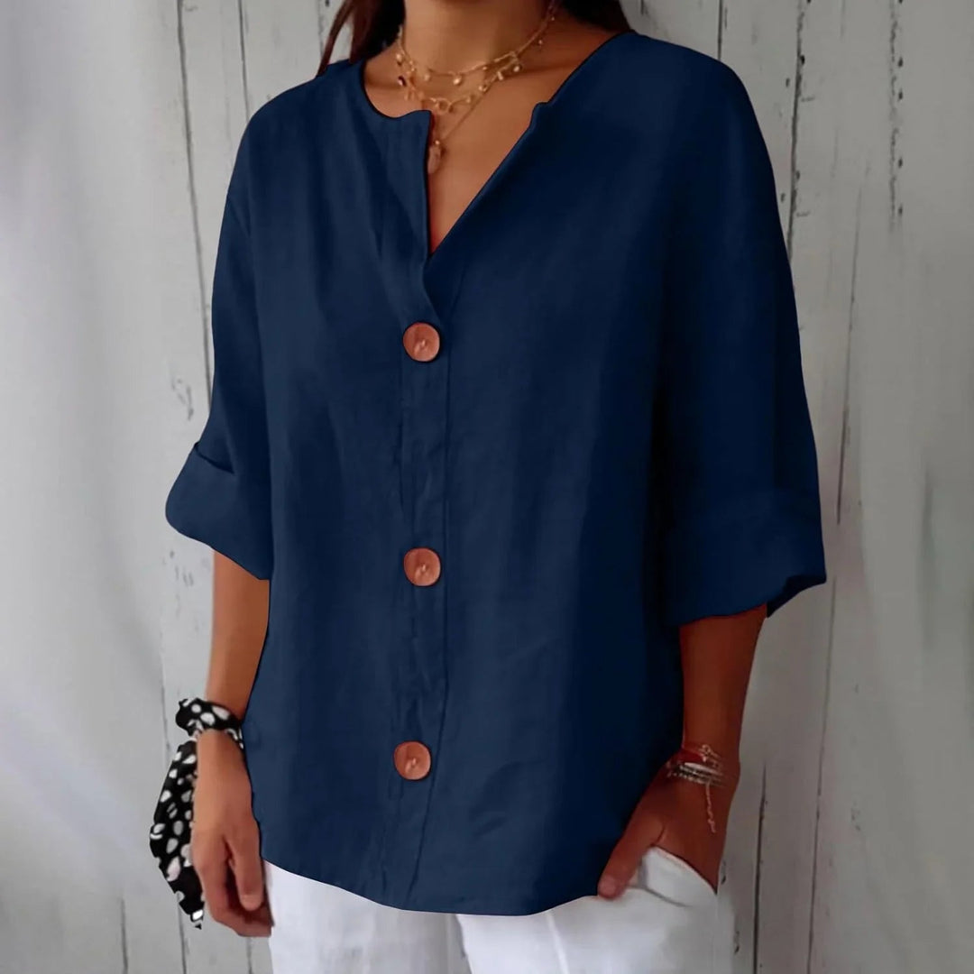 Cosy & chic women's oversized top with a button front, perfect for summer days.