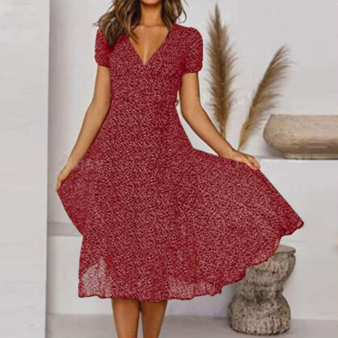 Versatile women's V-neck A-line midi dress, ideal for casual wear or special occasions. Elegant and comfortable.