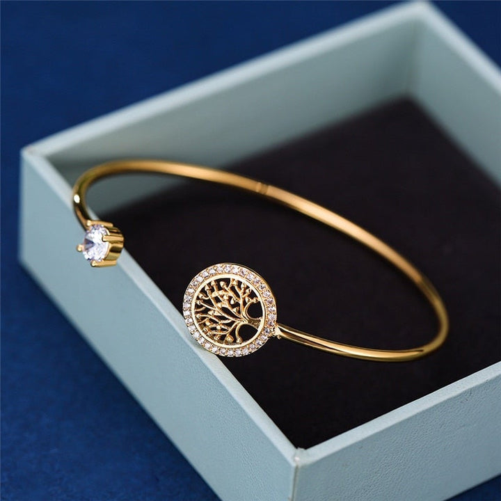 Women's adjustable Tree of Life bracelet, a symbolic jewelry piece for growth & connection. Silver, gold, rose gold.