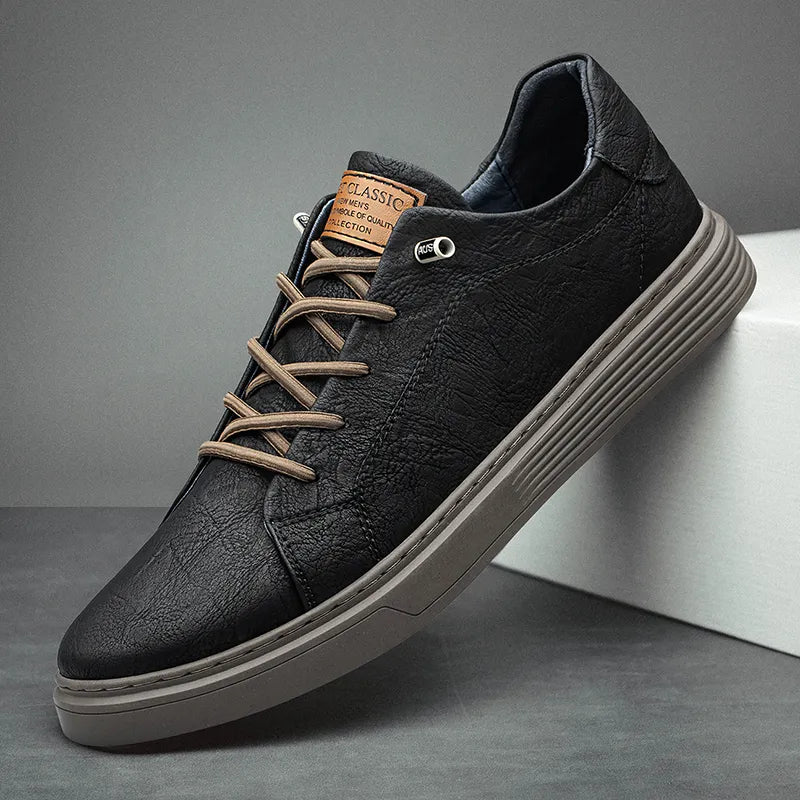 Men's classic lace-up sneakers, comfortable for everyday wear. Perfect casual footwear for walking and men's fashion.