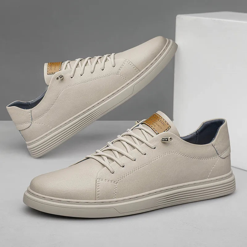 Comfortable everyday men's sneakers, classic design for versatile casual wear. Ideal walking shoes for men.