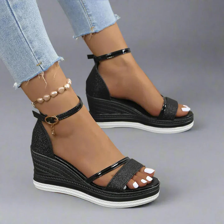 Comfortable walking sandals for women, providing superior arch support & all-day comfort for summer.
