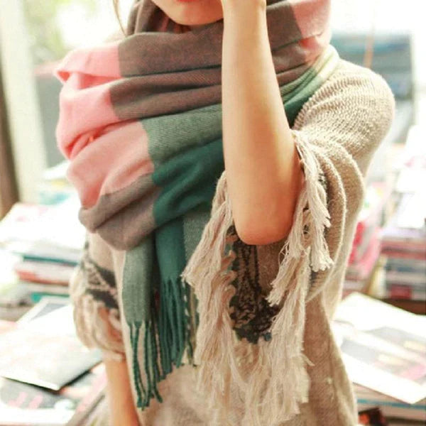 Chic women's cashmere neck warmer, a soft & stylish accessory for winter.