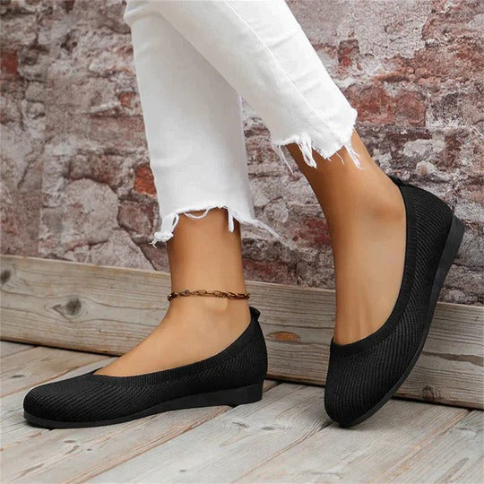 Versatile women's fashion ballet flats, slip-on style with round toe, great for casual or everyday outfits.