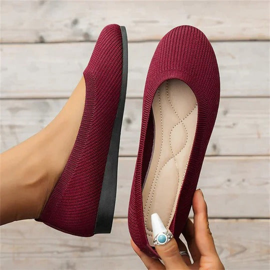 Elegant women's round-toe ballet flats, slip-on design for ultimate comfort and versatile everyday style.