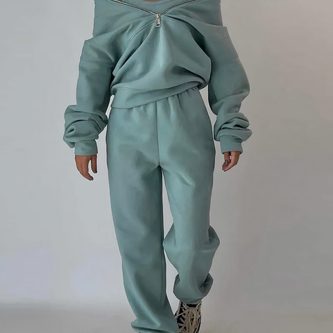 Women's cozy 2-piece jogger outfit: activewear & loungewear for ultimate comfort and style.