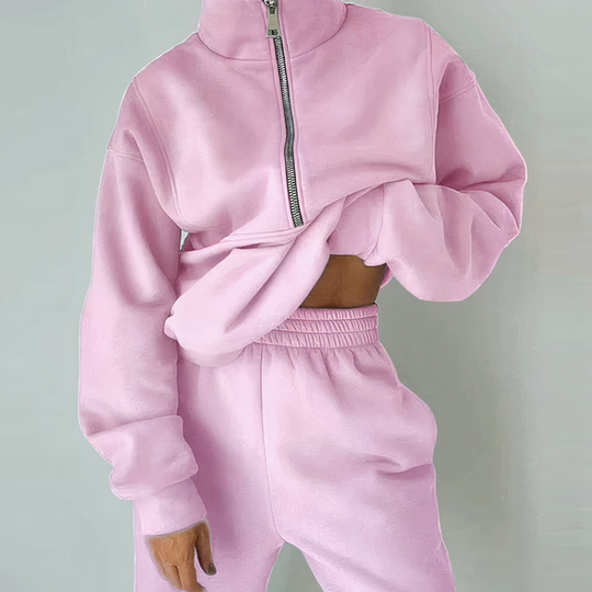 Women's athletic wear: comfortable 2-piece training set, a versatile jogger outfit for gym or home.