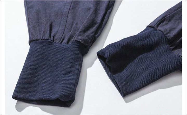 Trendy men's harem pants for a relaxed streetwear look, comfortable for any casual occasion.