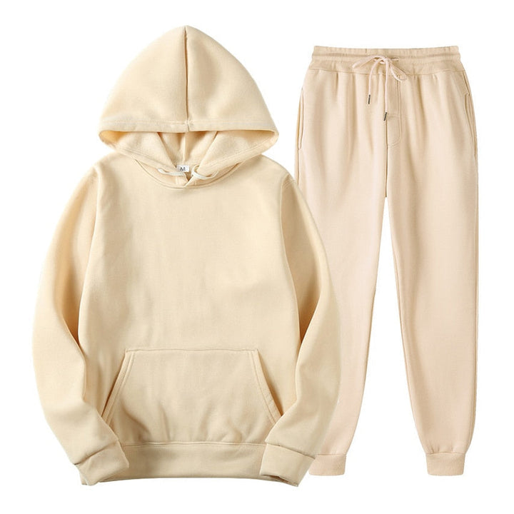Chic women's casual outfit: a comfortable jogging set designed for versatile wear.