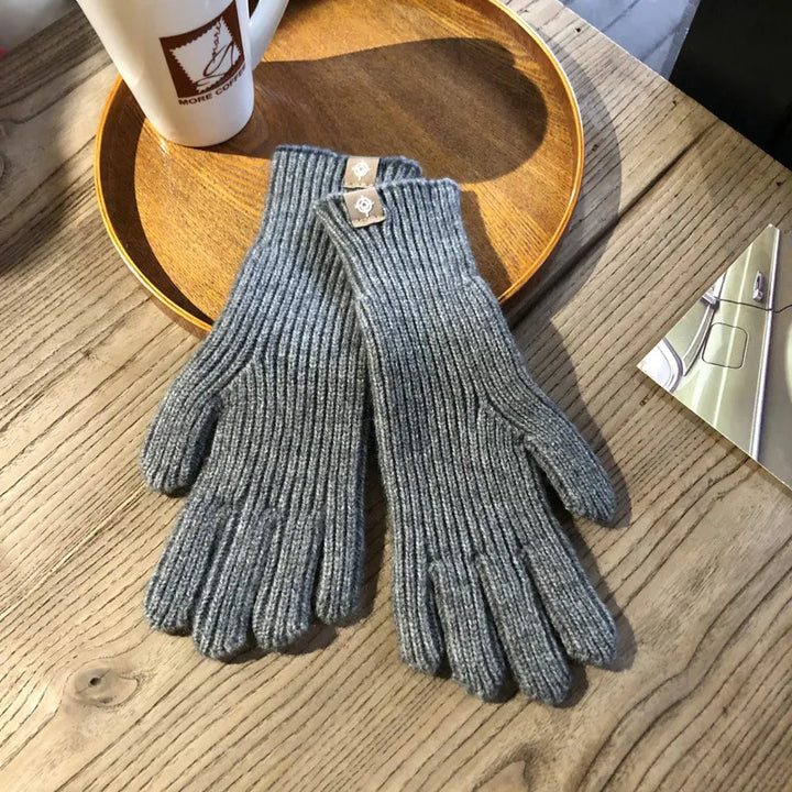 Stylish women's winter gloves, featuring soft fabric and touchscreen sensitive fingertips.