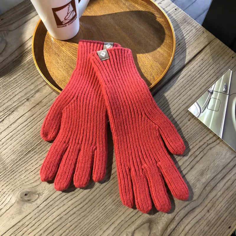 Elegant women's touchscreen gloves, soft and warm for ultimate winter comfort.