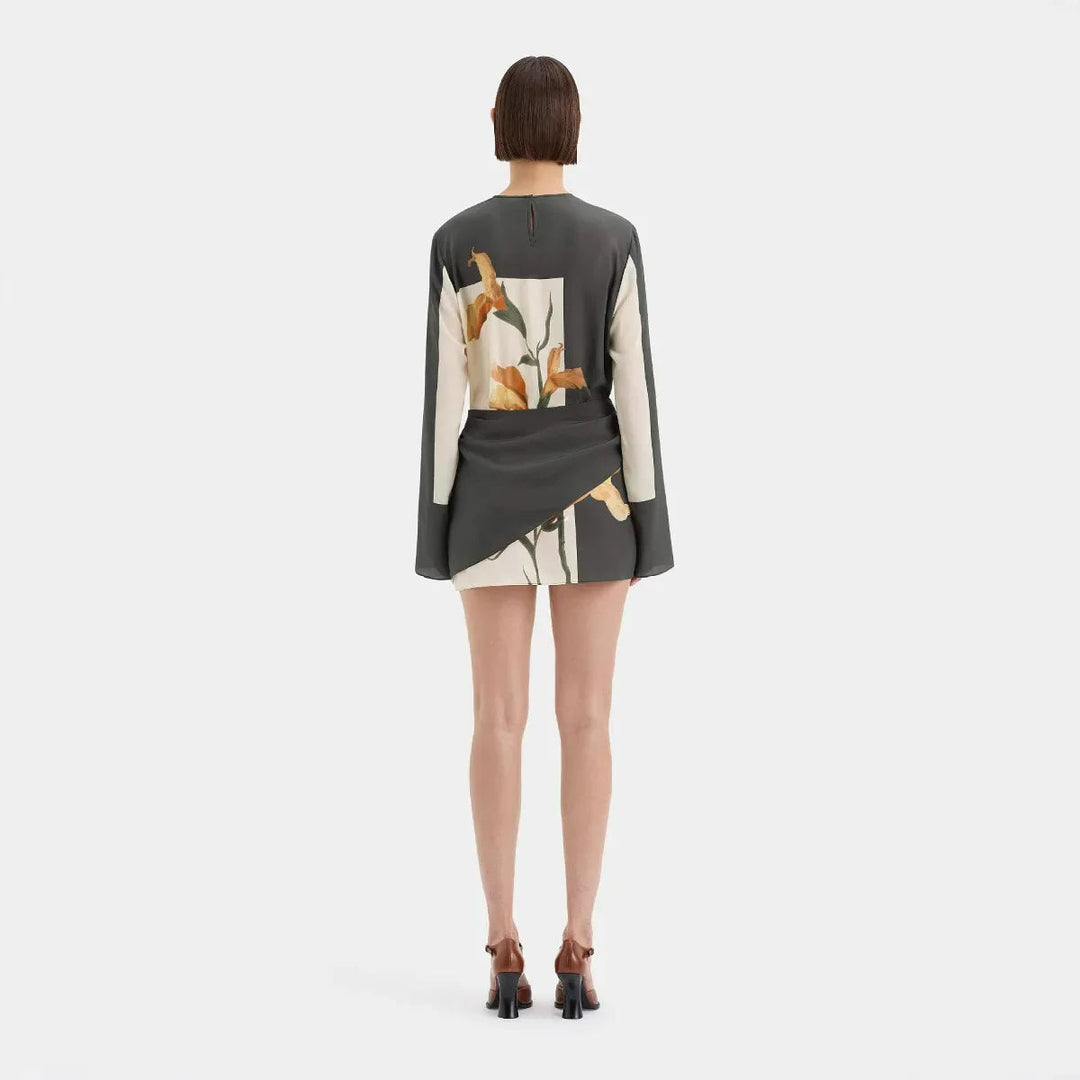 Elegant women's floral mini dress, a stylish statement dress for any occasion.