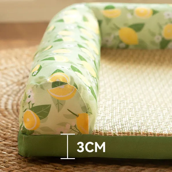 Cool comfort for cats: raised edge cooling mat, ideal summer pet bed. Keeps your feline friend relaxed.