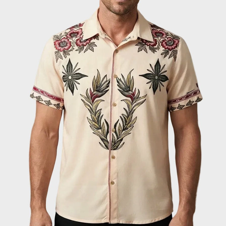 Men's stylish short-sleeve western shirt. Features a vibrant floral print, point collar, and comfortable relaxed fit.