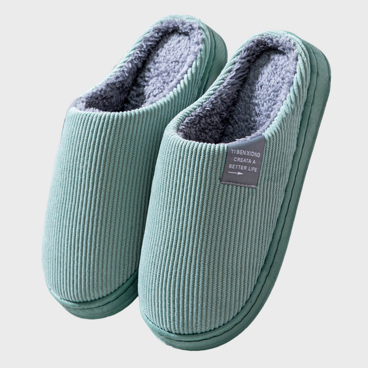 Cozy women's winter slippers with plush lining for warm indoor comfort. Ideal anti-slip house shoes.