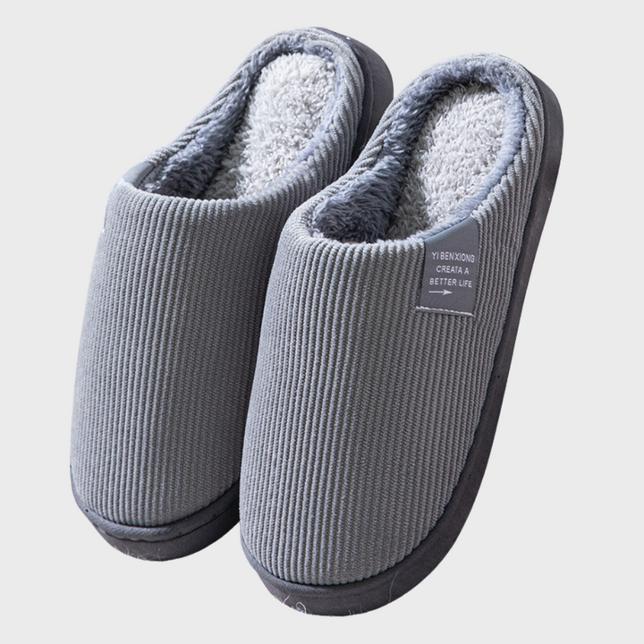 Comfortable women's anti-slip winter slippers, offering warm and cozy indoor footwear for home loungewear.