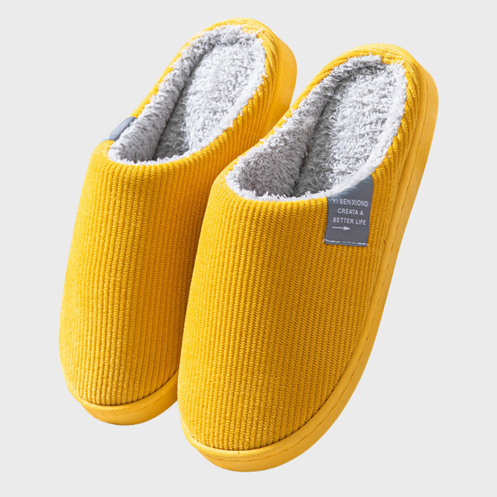 Stylish slip-on women's house shoes, featuring a warm design for ultimate indoor comfort this winter.