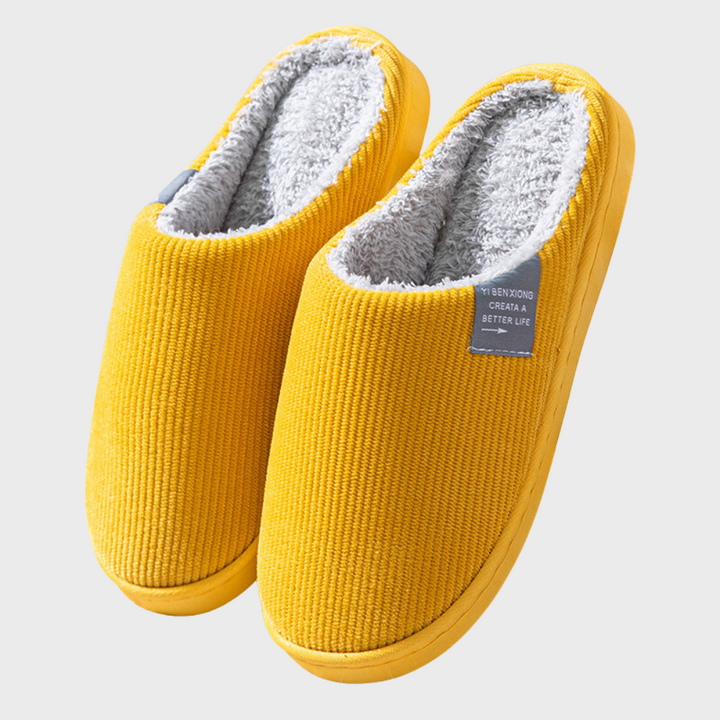 Stylish slip-on women's house shoes, featuring a warm design for ultimate indoor comfort this winter.