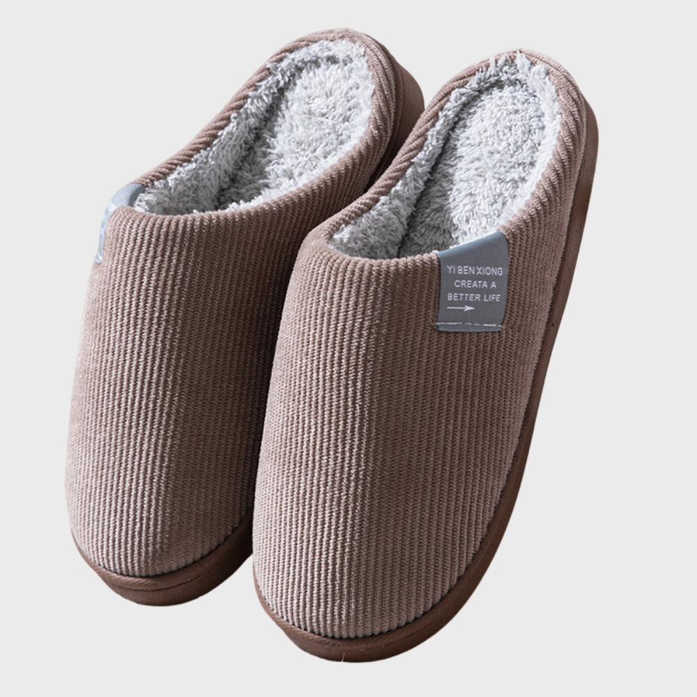 Plush women's winter slippers for ultimate warmth & comfort. Anti-slip indoor footwear, perfect for cozy fall evenings.