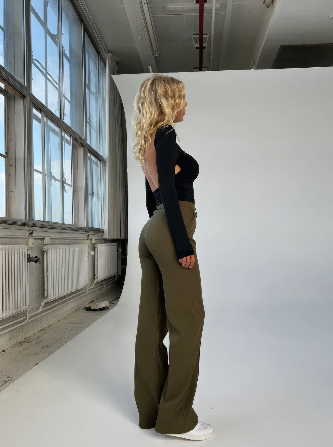 Relaxed fit wide-leg pants for women, combining effortless style with everyday comfort.