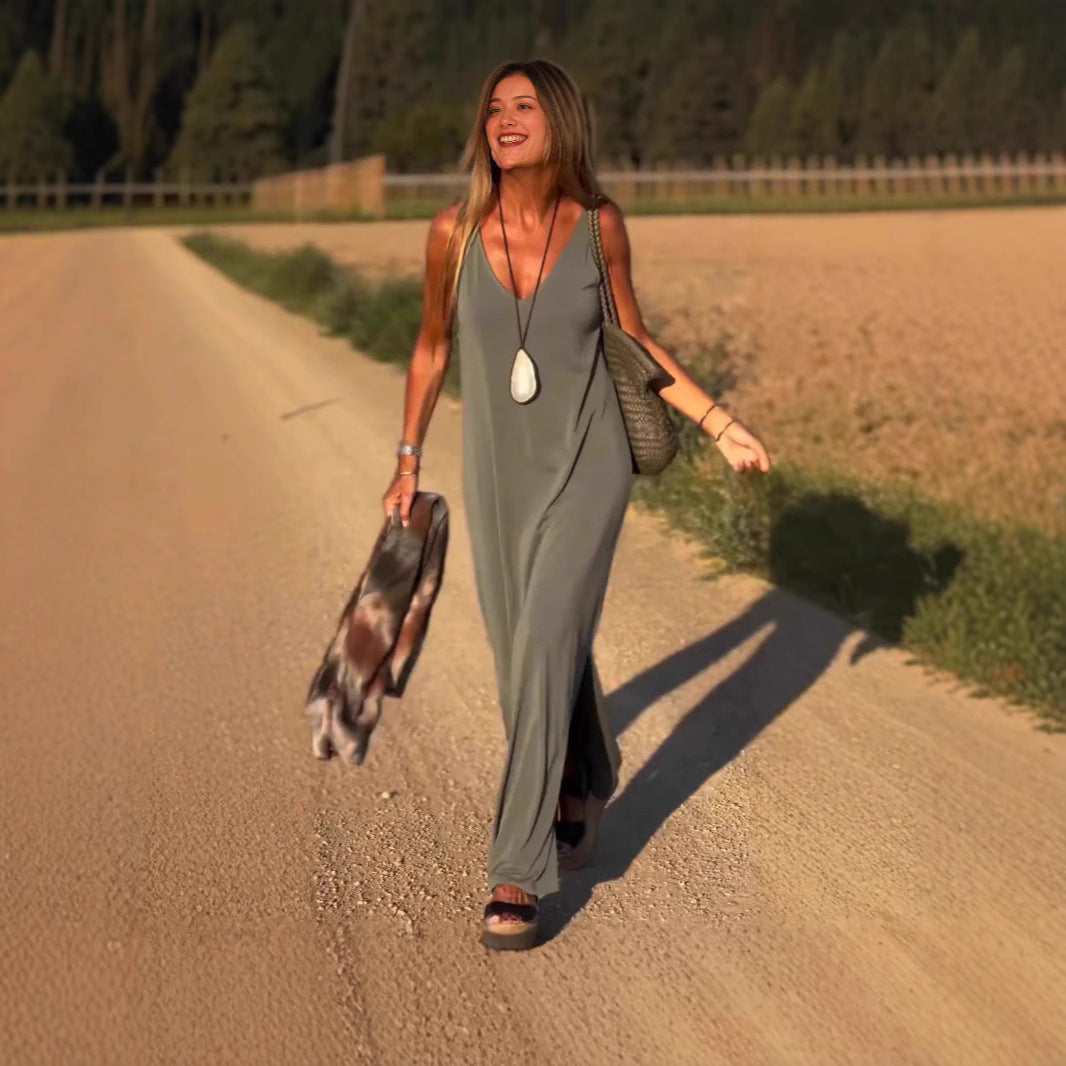 Elegant women's sleeveless maxi dress for summer. Flowy long casual fashion.