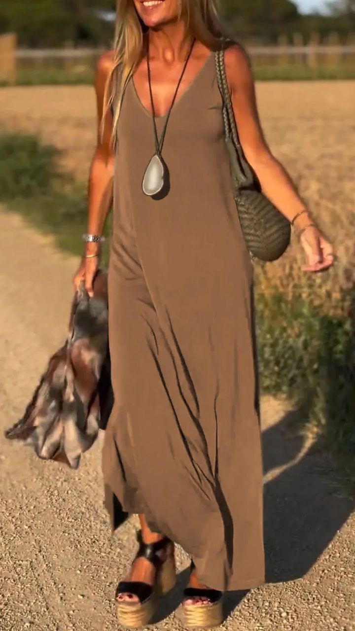 Women's sleeveless long dress, a flowy and elegant choice for summer fashion and comfort.