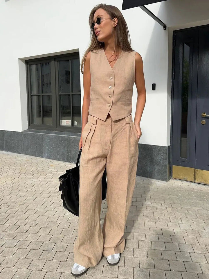 Detail of the tailored women's vest, part of a chic two-piece set with wide-leg pants.
