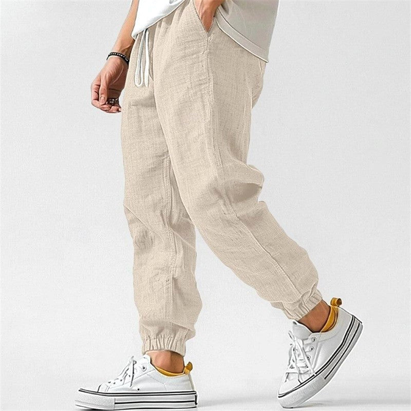 Men's relaxed fit activewear joggers with tapered leg, perfect for sports or comfortable leisure.