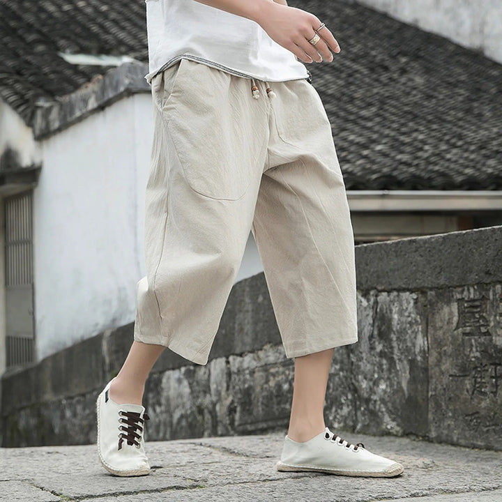 Stylish men's versatile three-quarter casual pants, perfect for summer fashion & daily relaxed wear.