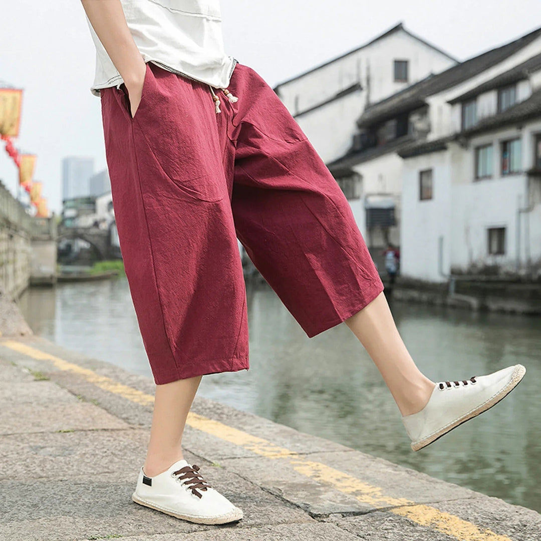 Front view of men's comfortable three-quarter casual pants, featuring an elastic waist for summer wear.