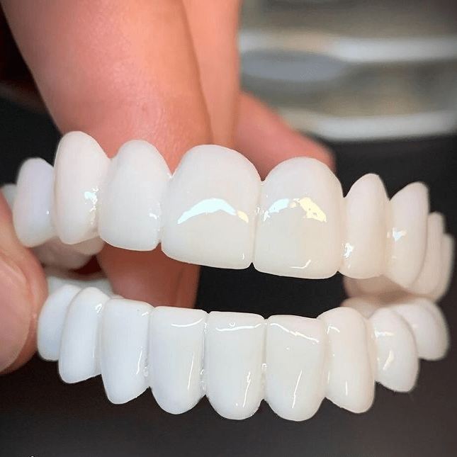 Unisex instant smile cosmetic veneers for a brighter, confident look.