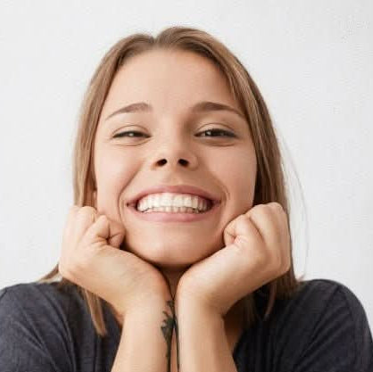 Reusable cosmetic veneers: a quick dental solution for a confident, brighter smile.