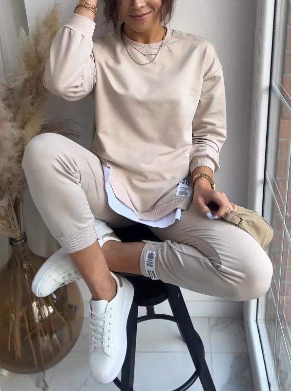 Easy care women's relaxed fit loungewear set, a comfortable two-piece tracksuit for daily wear.