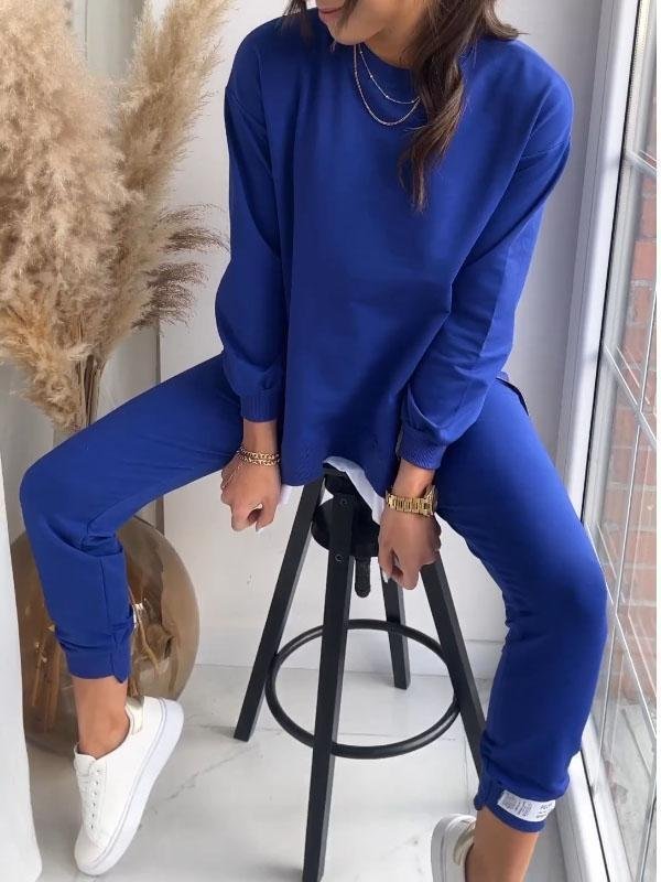 Women's cozy two-piece relaxed fit tracksuit, essential loungewear for ultimate comfort.