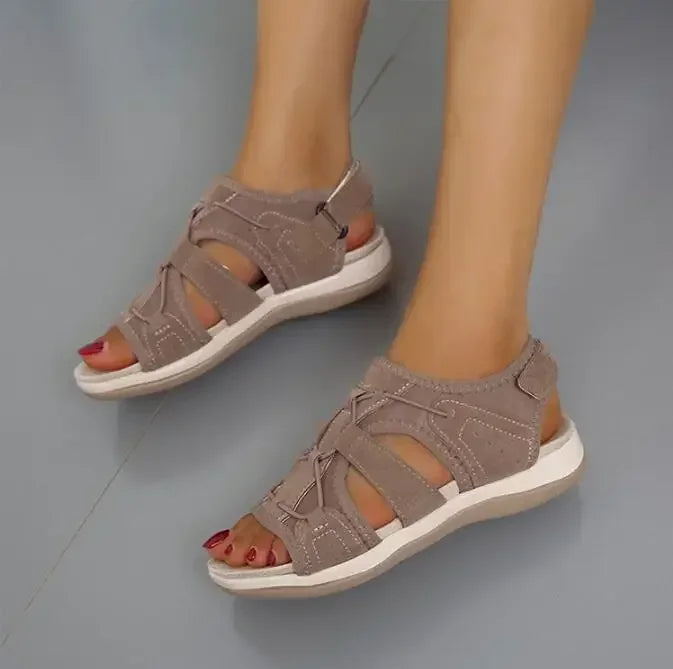 Comfortable women's sandals with arch support, adjustable for a perfect fit, ideal for summer.