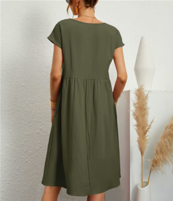 Casual women's sleeveless A-line summer dress with a comfy loose fit and practical side pockets.